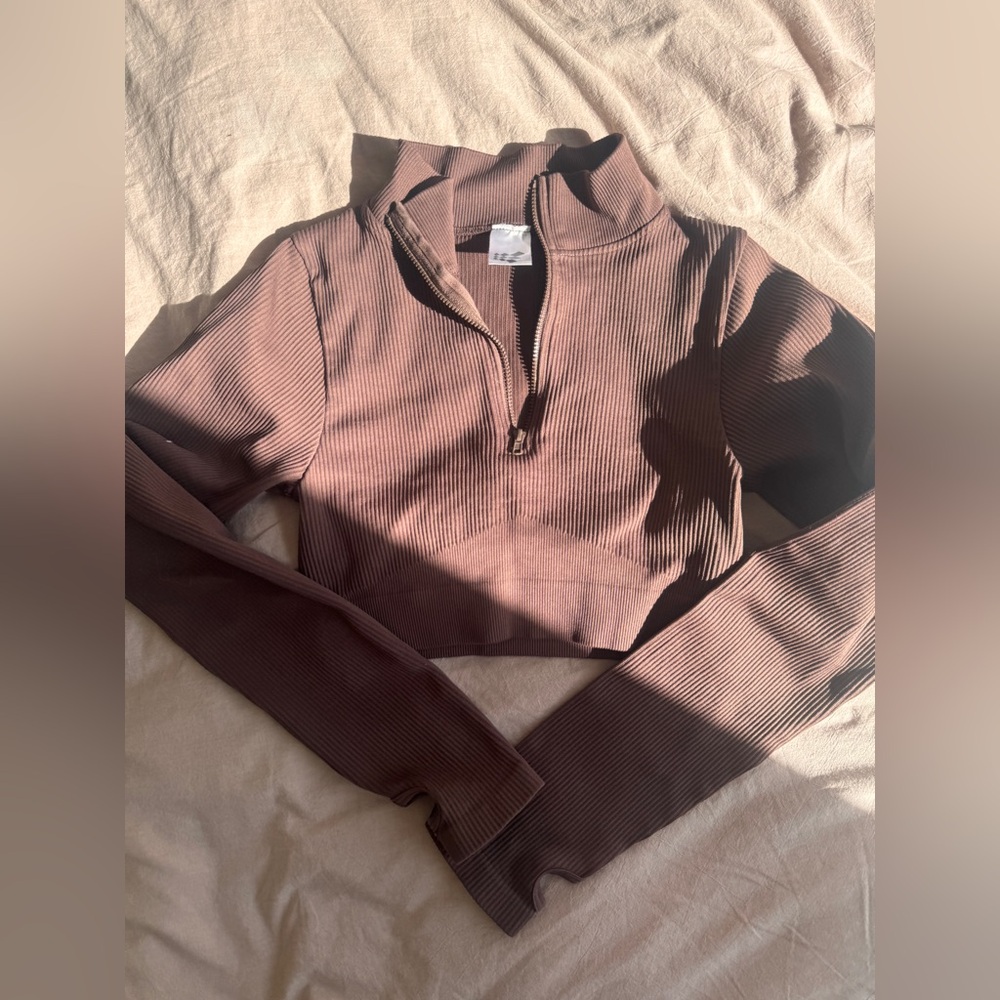 Brown cropped ripped sweater
